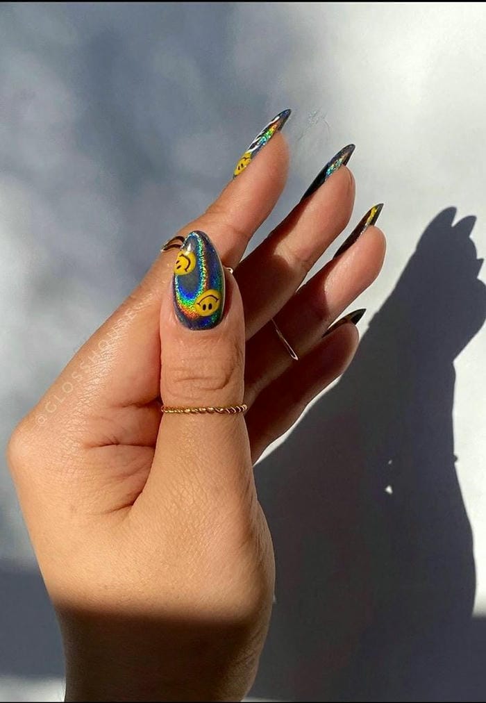 hình nail mặt cười dễ thương