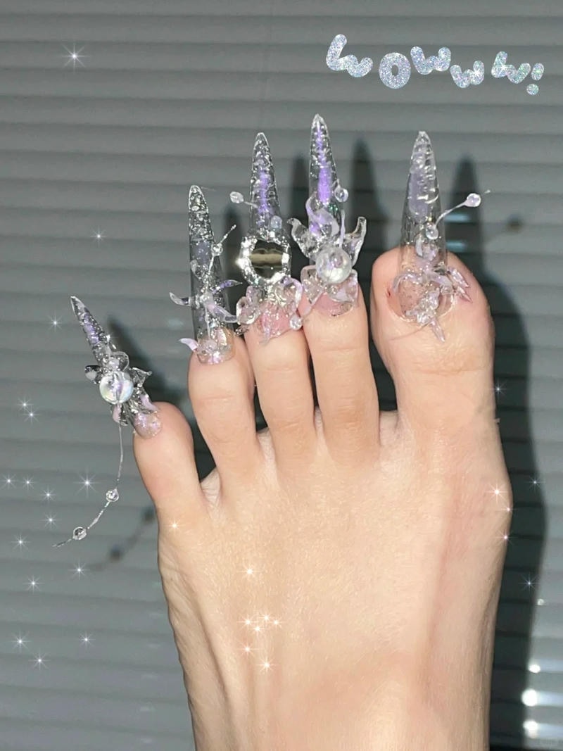 mẫu móng chân charm dễ làm