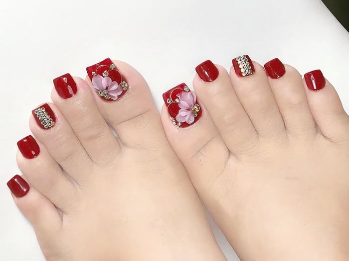 mẫu móng chân đẹp 2025 màu đỏ