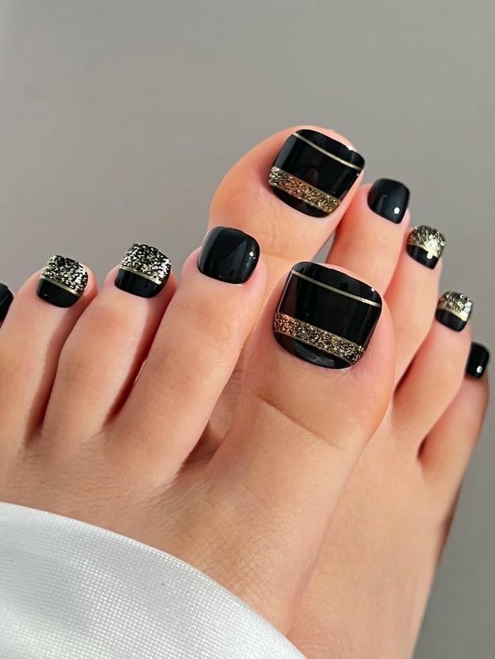 mẫu móng chân đẹp màu đen siêu đẹp