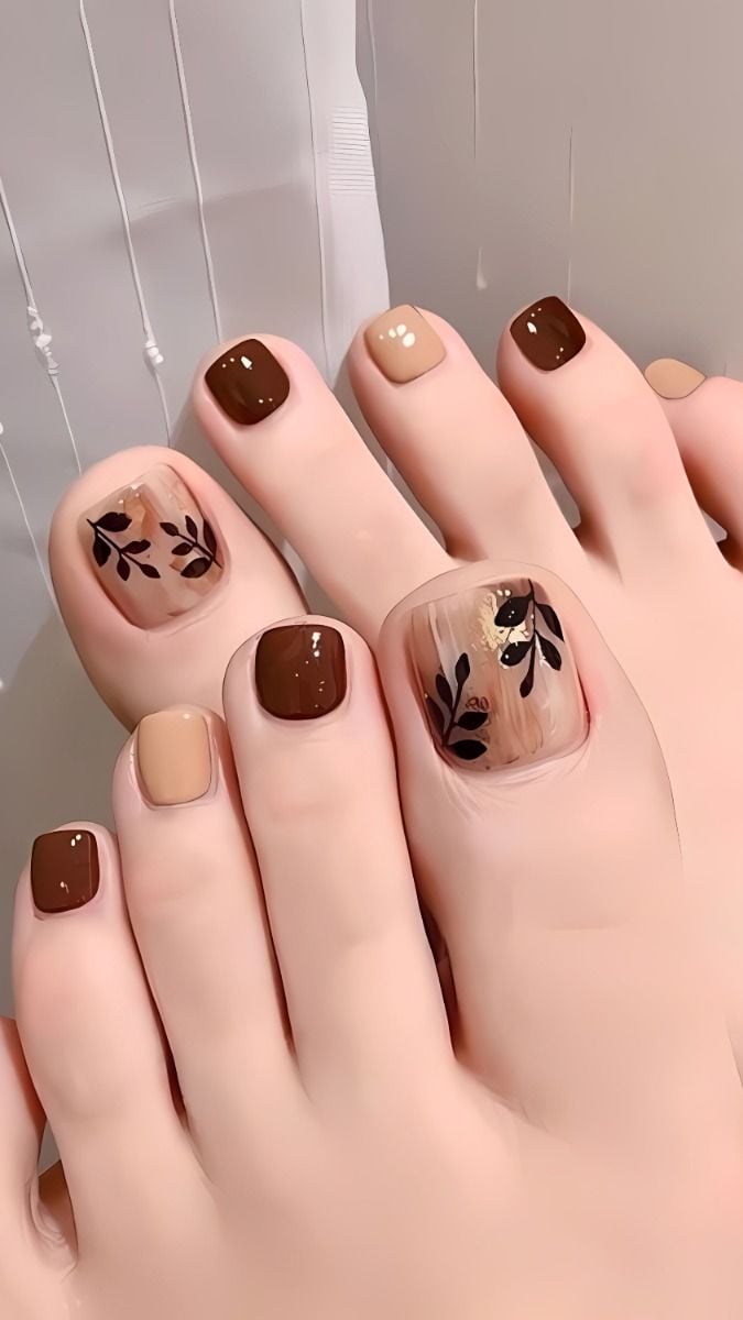 mẫu móng chân nâu