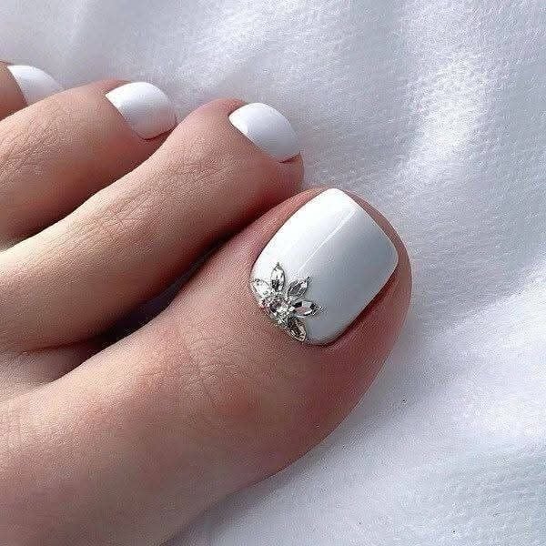mẫu móng chân trắng