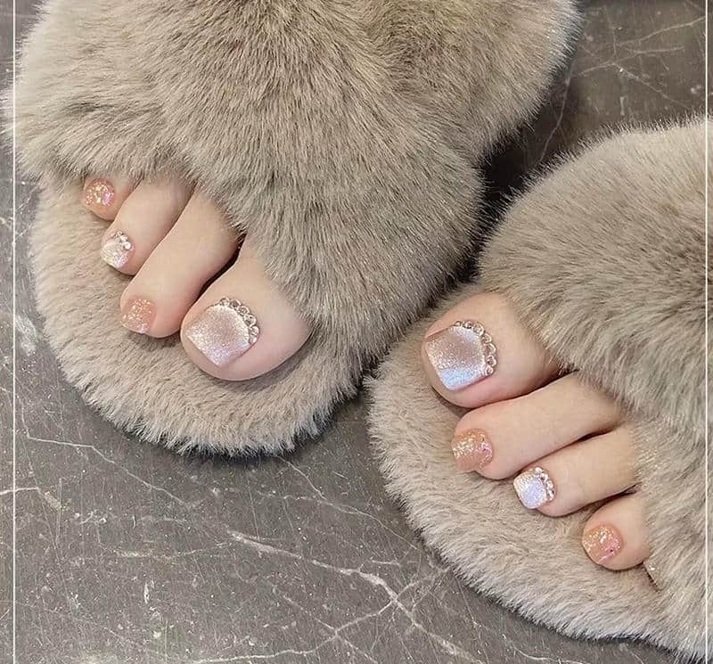 mẫu móng charm đơn giản