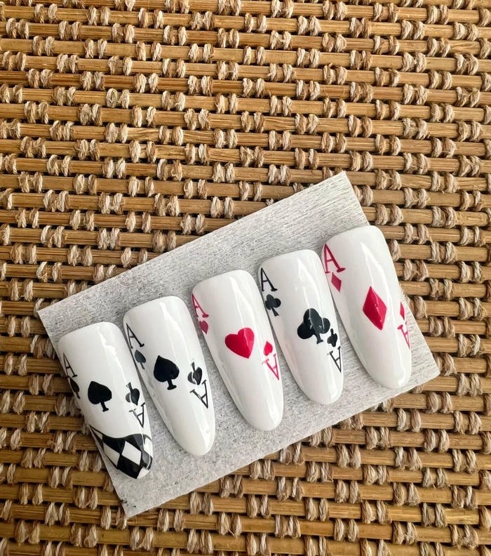 mẫu nail bộ bài đẹp