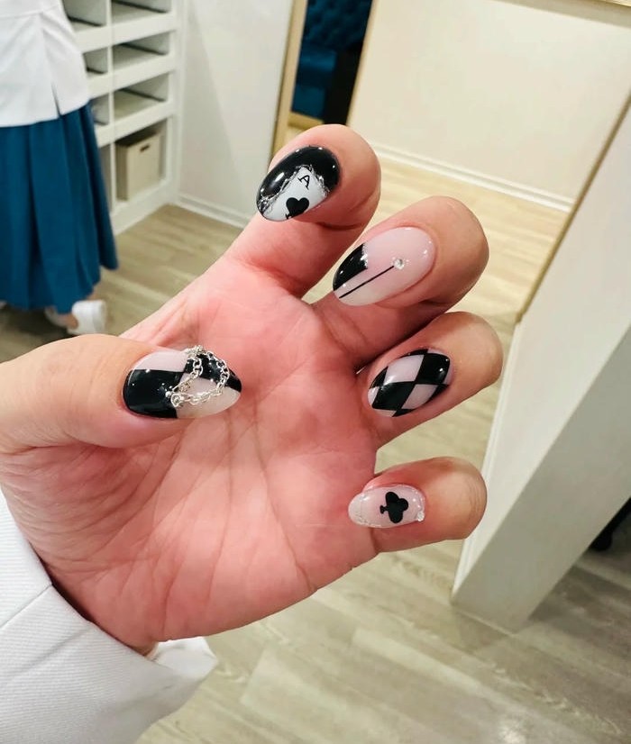mẫu nail bộ bài nổi bật