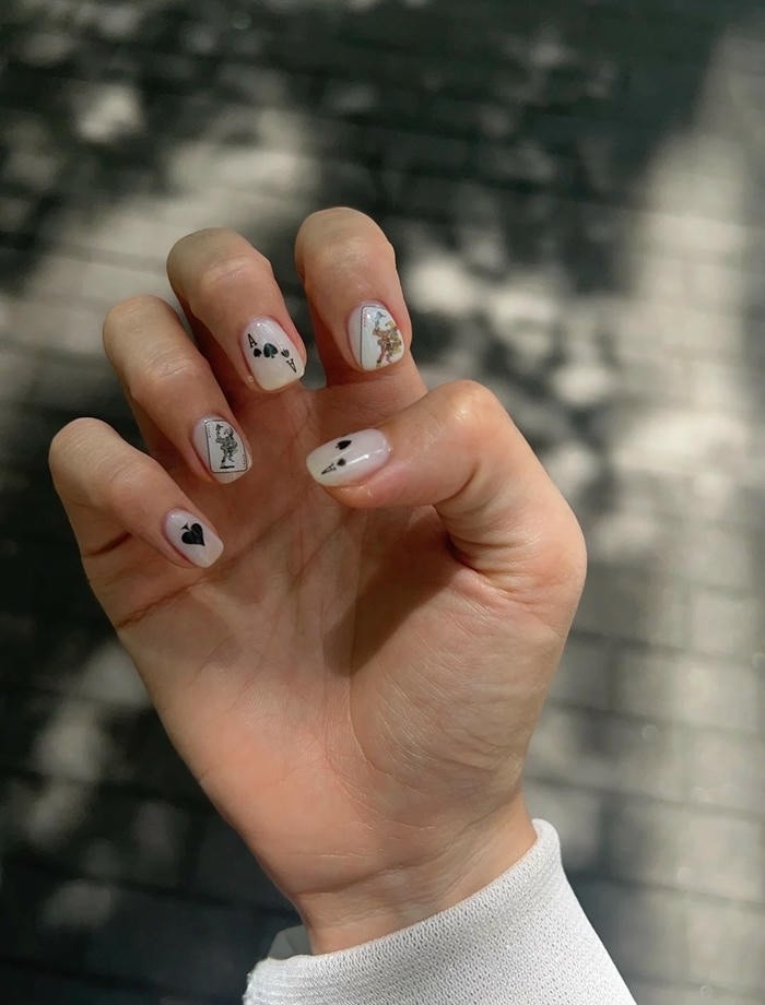 mẫu nail bộ bài tinh tế