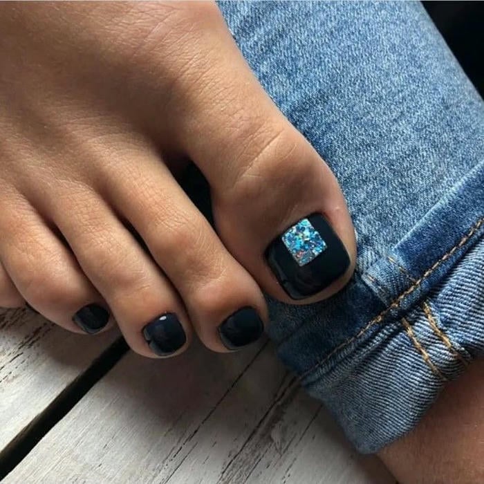 màu nail chân cho da ngăm đen