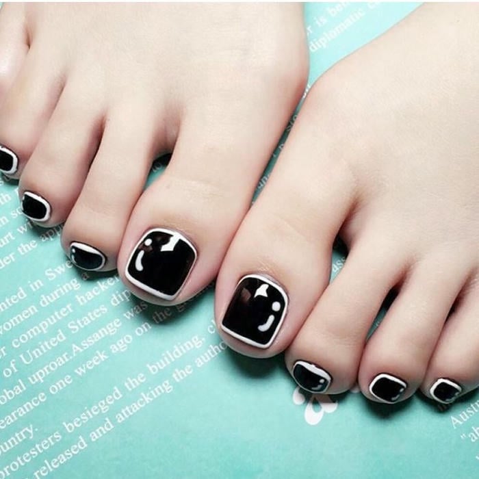 mẫu nail chân đen