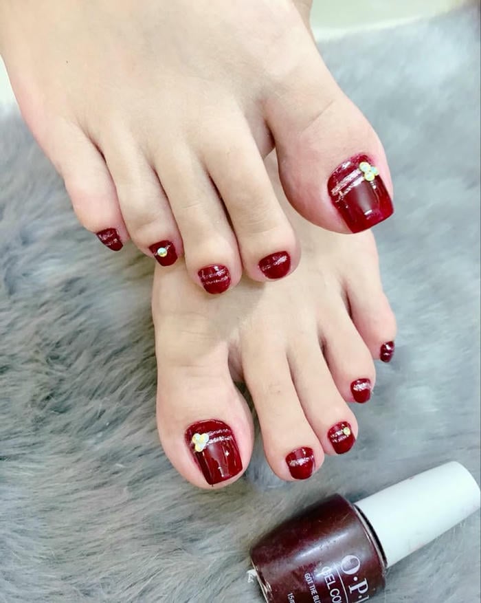 mẫu nail chân đỏ
