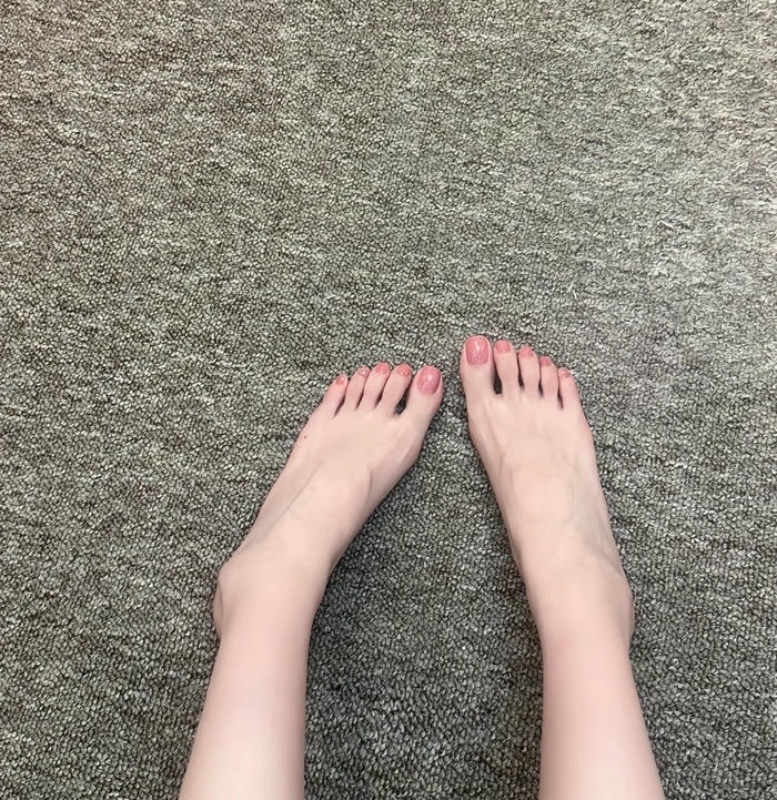 mẫu nail chân hồng đơn giản