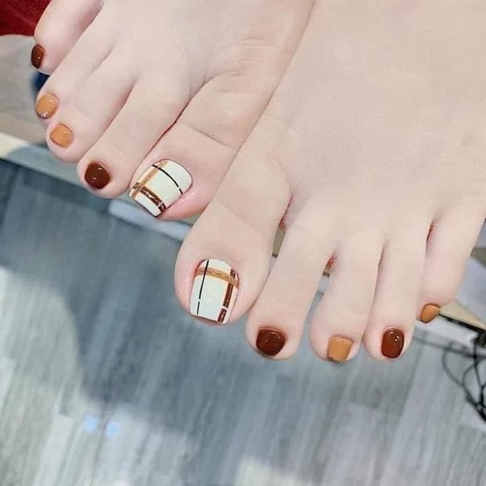 mẫu nail chân kẻ 2025