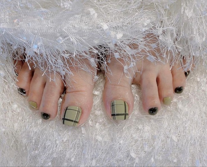 mẫu nail chân kẻ mới