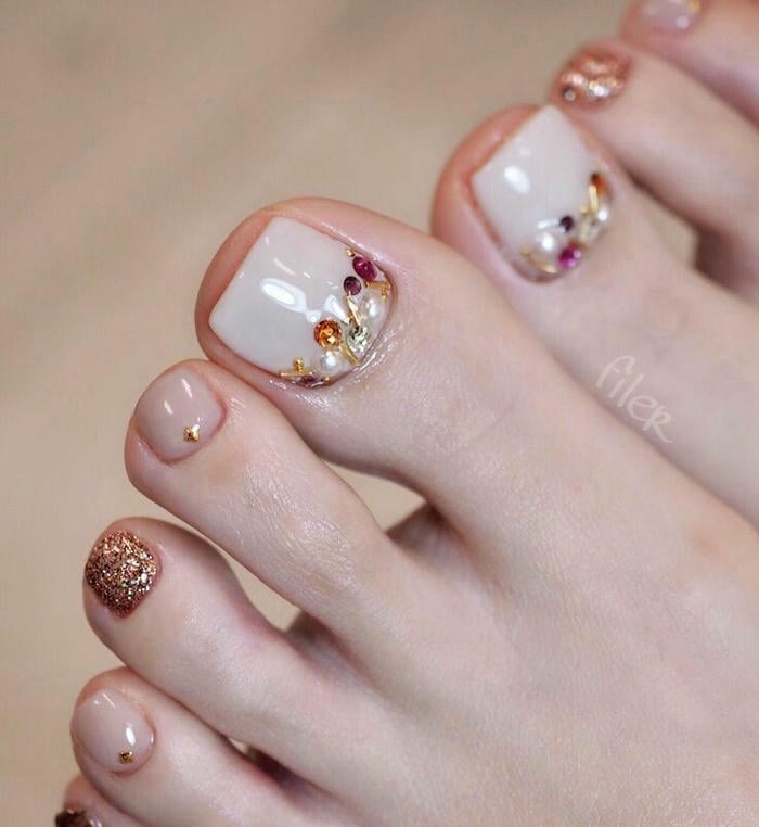 mẫu nail chân màu thạch trắng