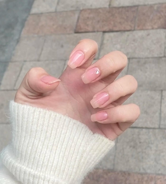 mẫu nail màu nude đơn giản