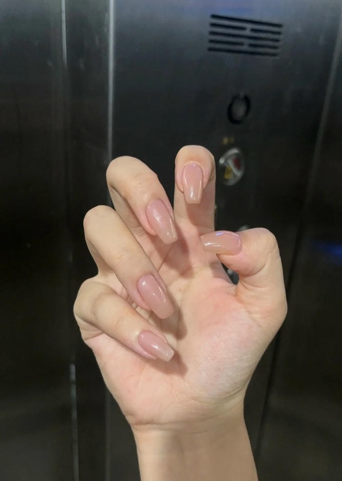 mẫu nail màu nude tinh tế