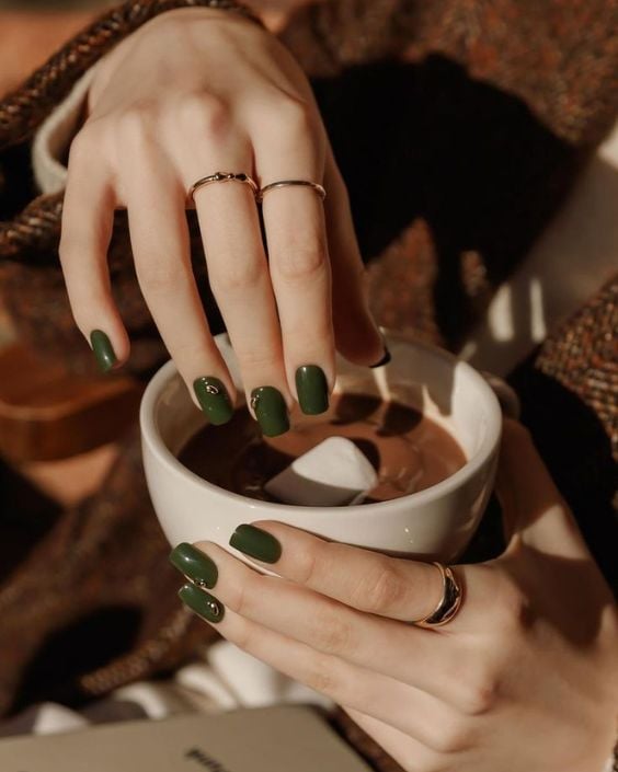 mẫu nail màu xanh lá