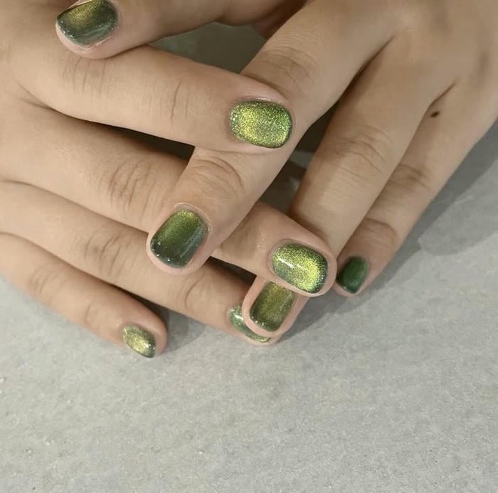 mẫu nail màu xanh lá cây