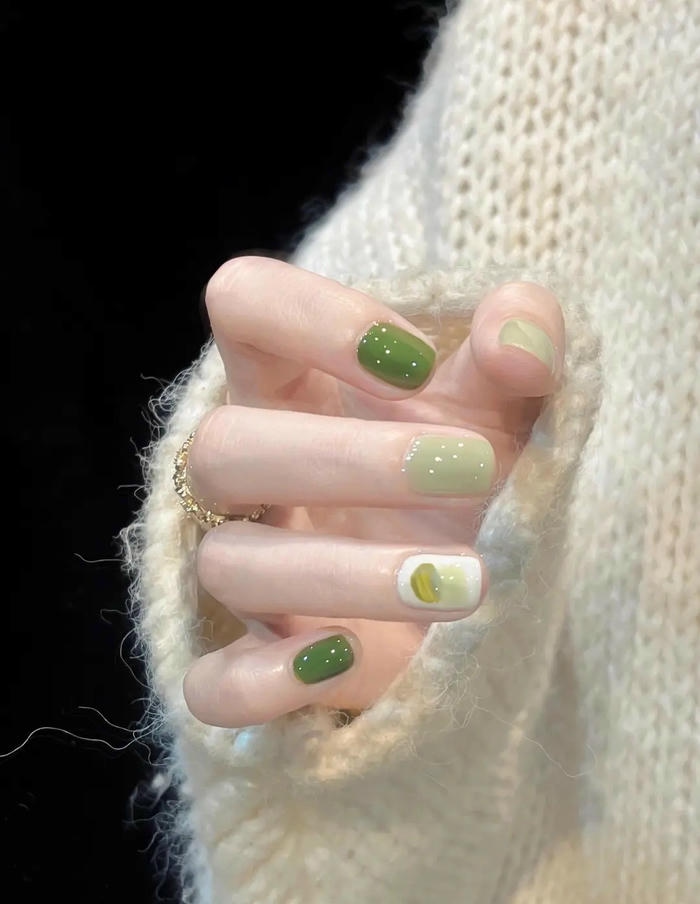 mẫu nail màu xanh lá đẹp mắt