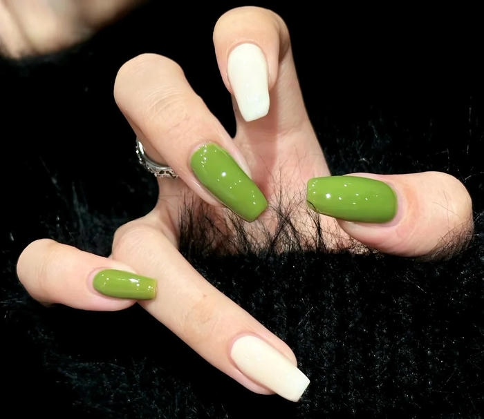 mẫu nail màu xanh lá đơn giản