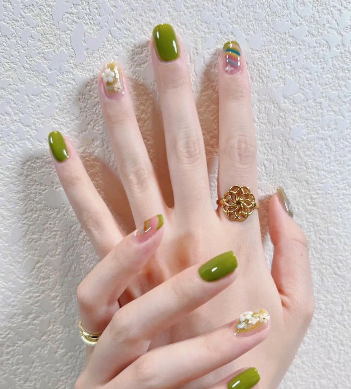 mẫu nail màu xanh lá phong cách