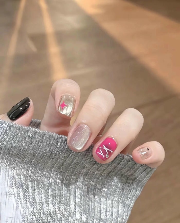 mẫu nail móng ngắn họa tiết