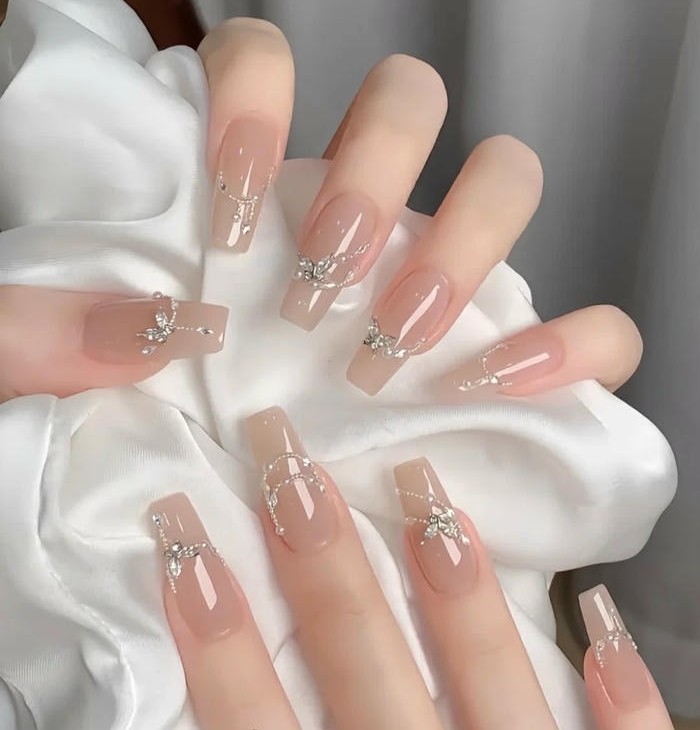 mẫu nail móng vuông hiện đại