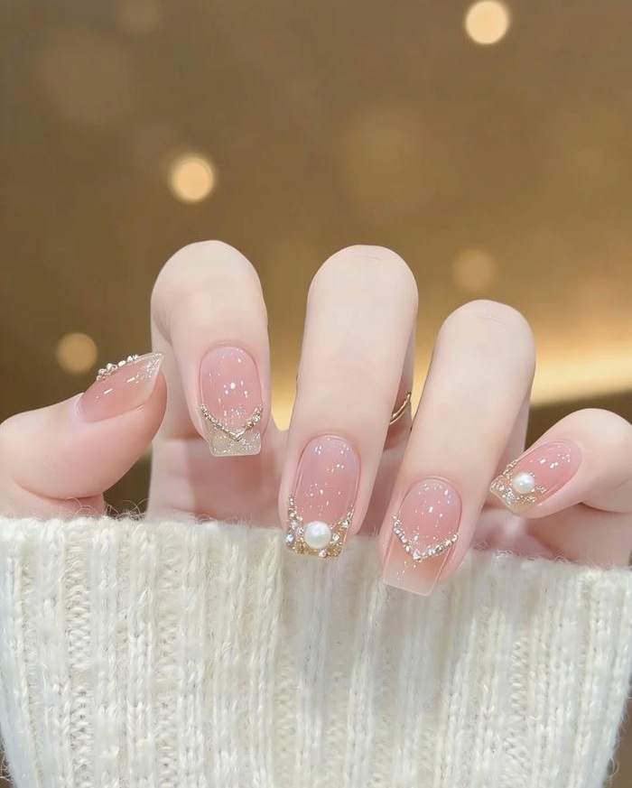mẫu nail ngọc trai lấp lánh
