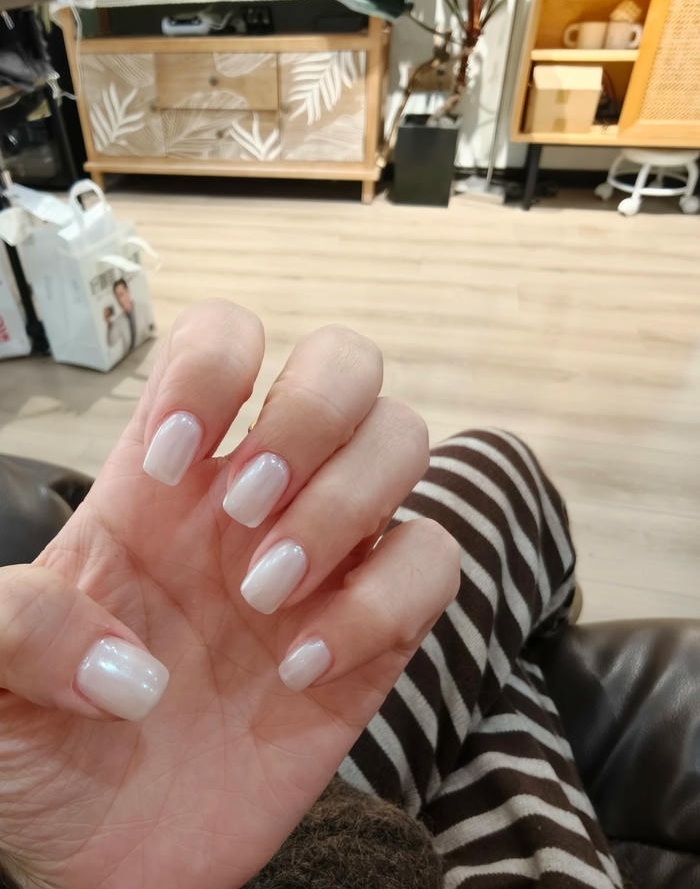 mẫu nail ngọc trai nhẹ nhàng