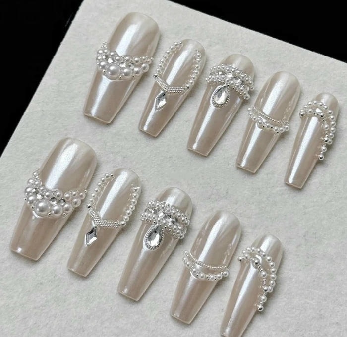 mẫu nail ngọc trai sang trọng