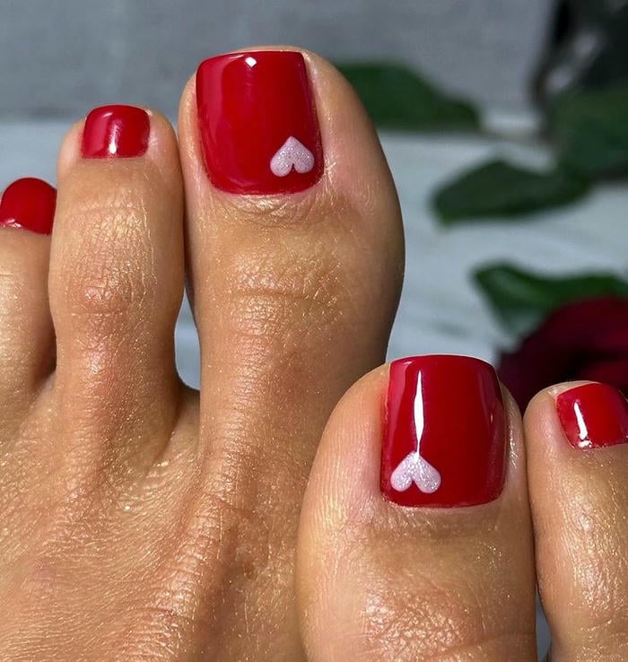 mẫu nail sơn móng chân màu đỏ rượu