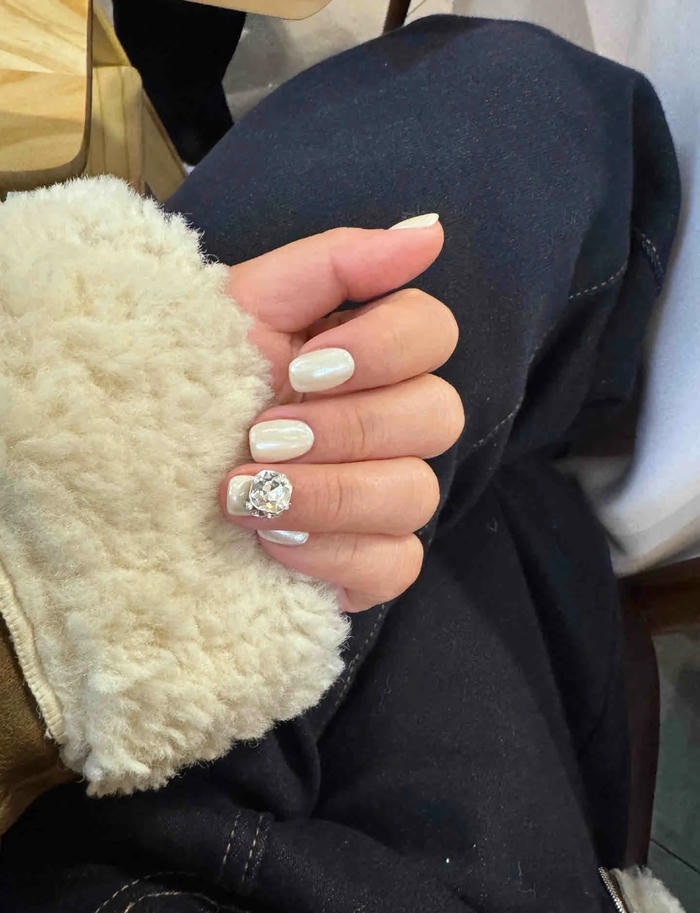 mẫu nail trắng đẹp mắt