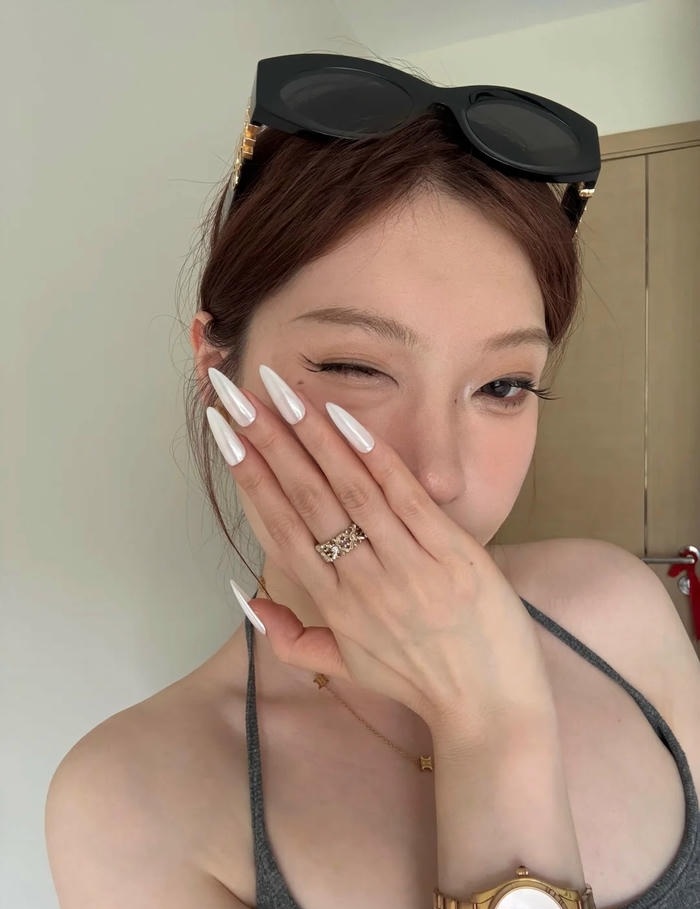 mẫu nail trắng sang trọng