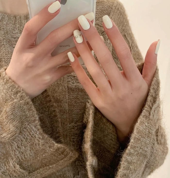 mẫu nail trắng thanh lịch