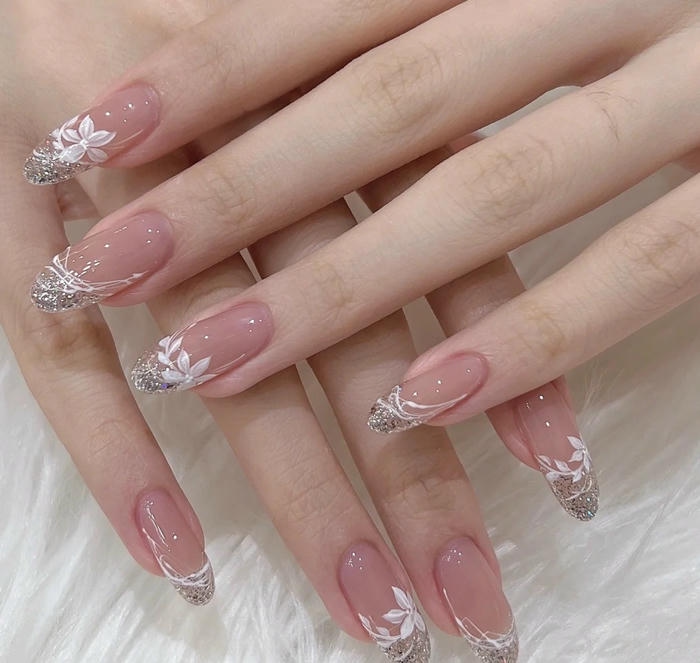 mẫu nail vẽ hoa hiện đại