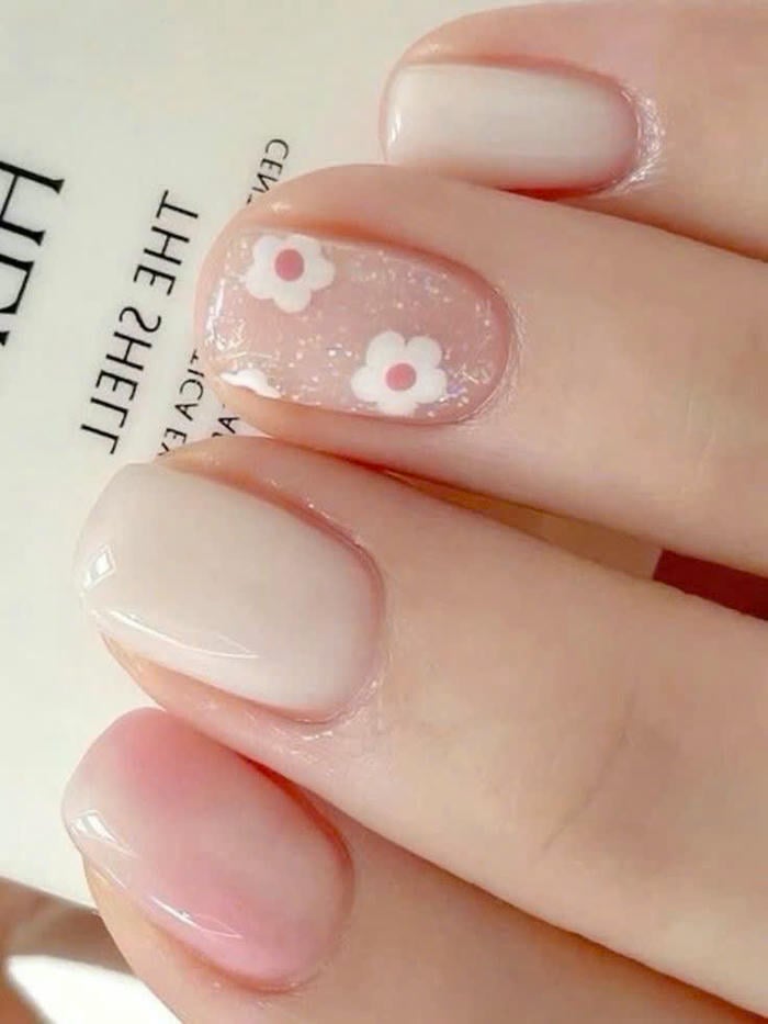 mẫu nail vẽ hoa hồng trắng