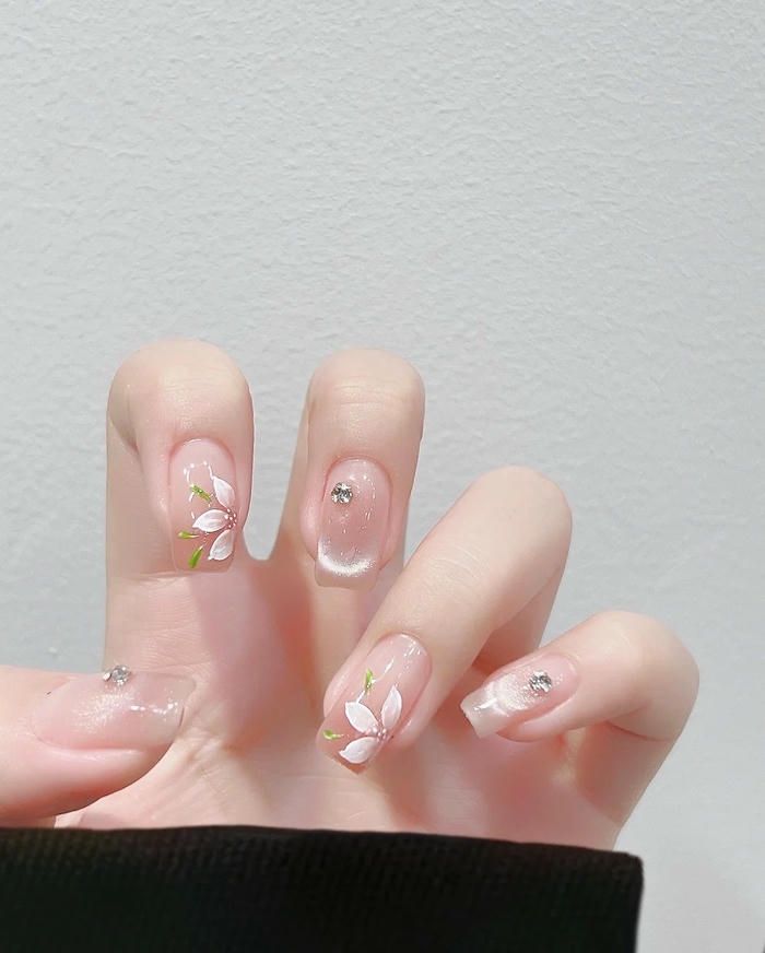 mẫu nail vẽ hoa tươi sáng