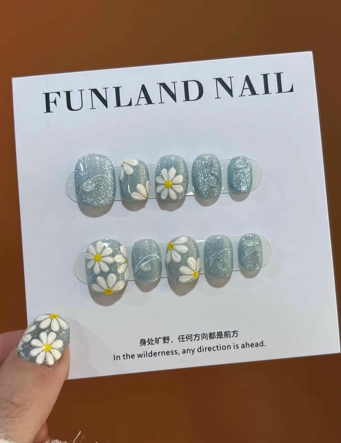 mẫu nail vẽ hoa tươi tắn