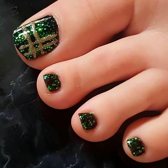 mẫu vẽ móng chân noel