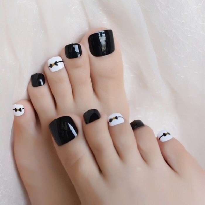 móng chân đen trắng siêu đẹp