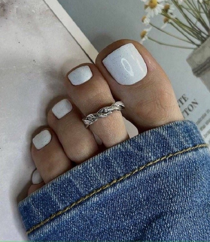 móng chân đẹp màu trắng