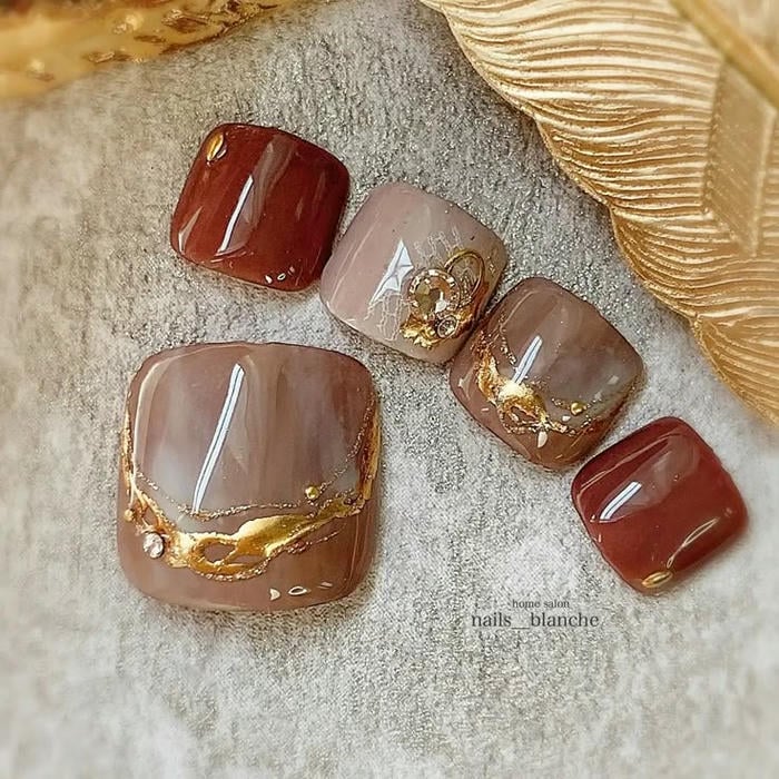 móng tay màu hồng thạch đính đá