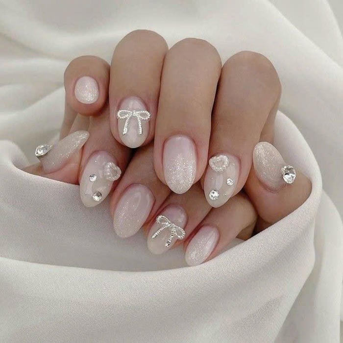 móng tay trắng sữa