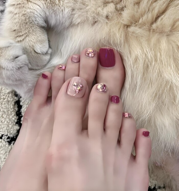 nail chân đính charm