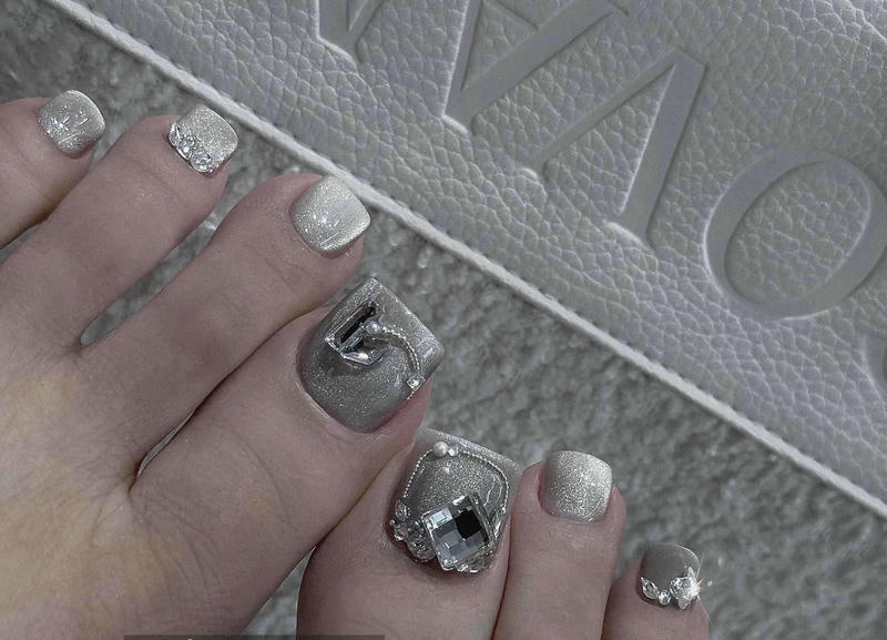 nail chân đính đá cực hot