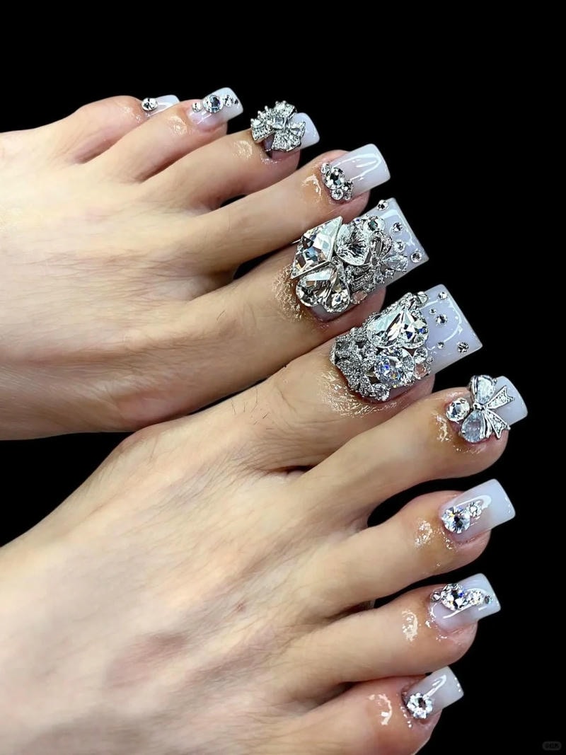 nail chân đính đá phong cách