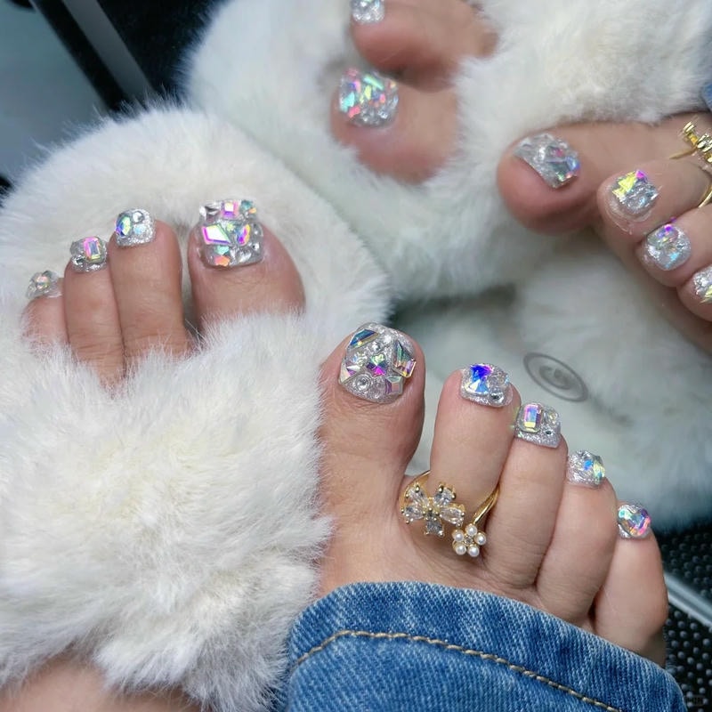 nail chân đính đá thời thượng