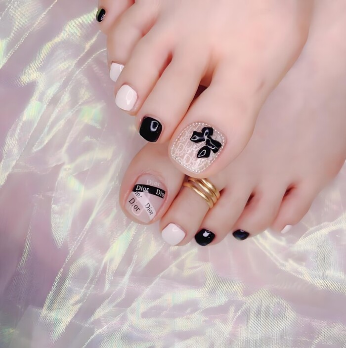 nail chân dior đính nơ
