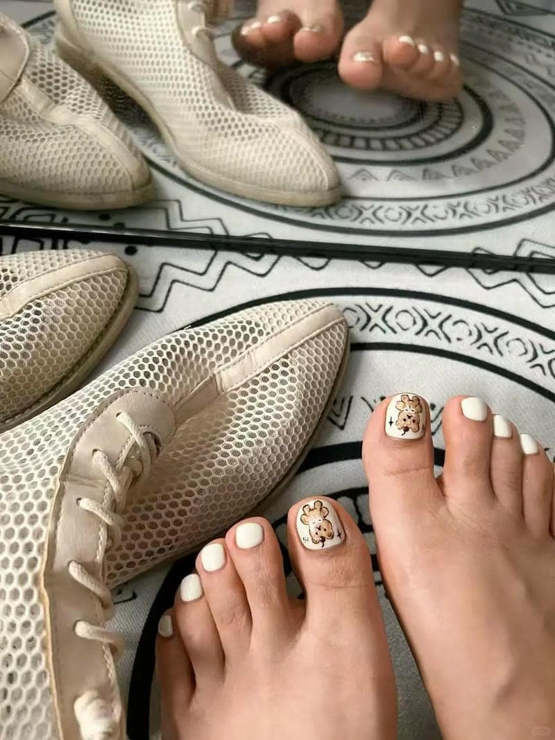 nail chân họa tiết gấu cực bắt mắt