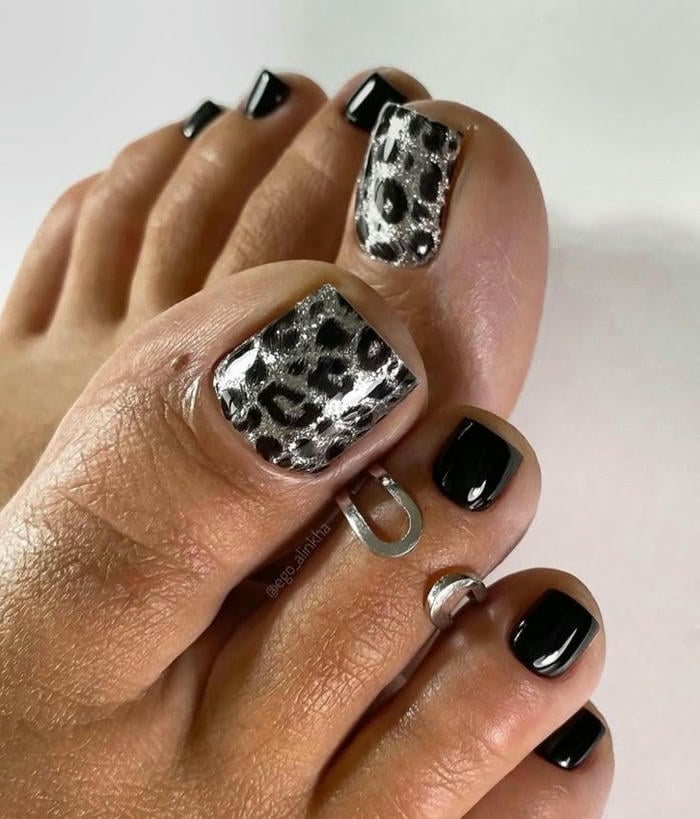 nail chân màu đen