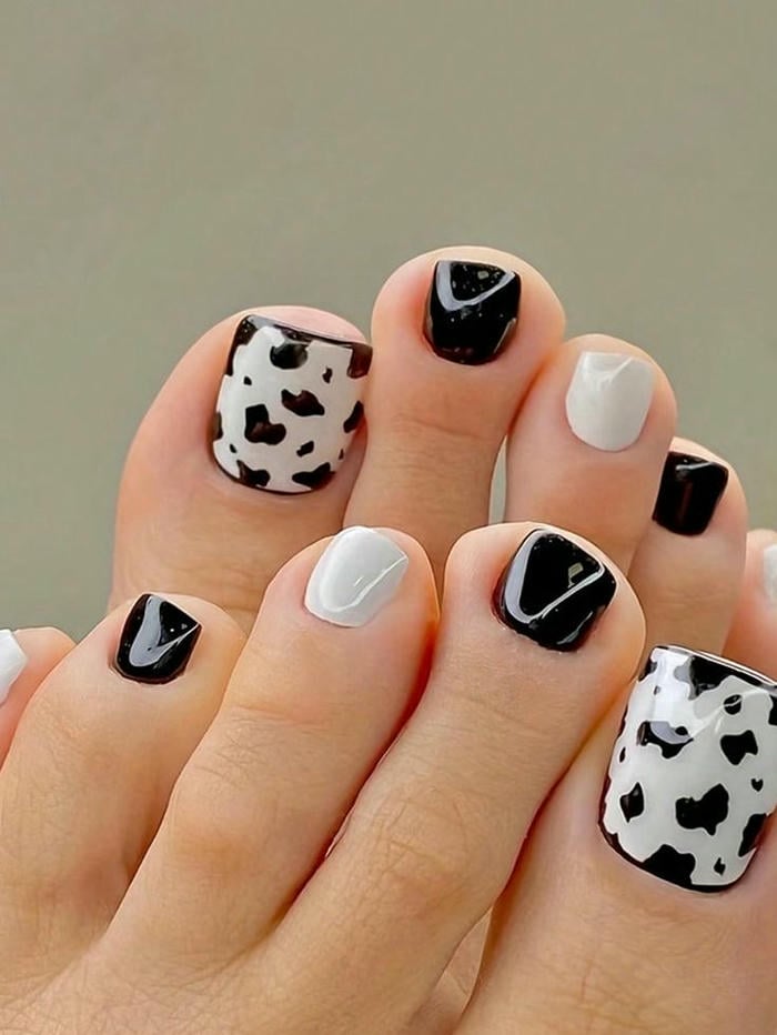 nail chân màu đen trắng